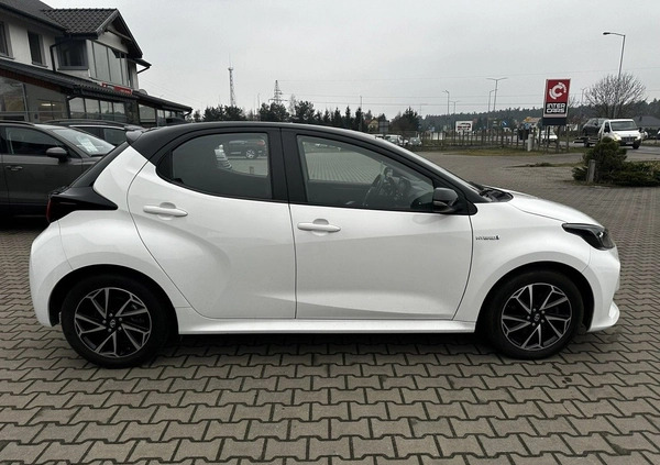 Toyota Yaris cena 69900 przebieg: 44000, rok produkcji 2021 z Lwówek małe 466